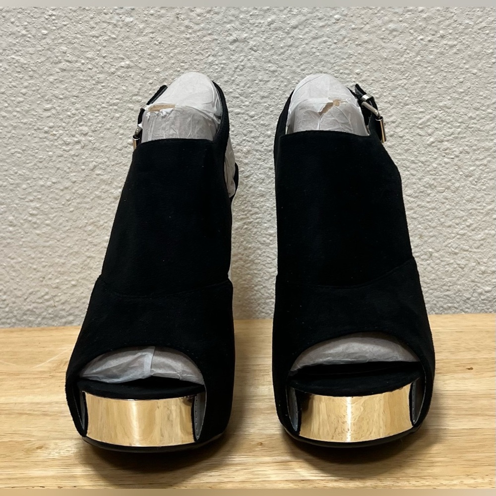 EUC Reneeze Black Sally Faux Suede Peep-Toe Silver Heels 10